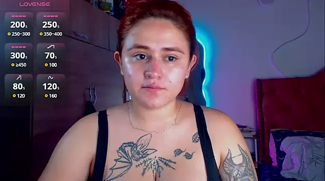 Snapshot of laurabeck chatting on 01.06.25 laurabeck online show from 01.06.25