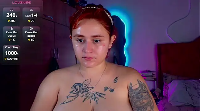 Snapshot of laurabeck chatting on 01.08.25 laurabeck online show from 01.08.25