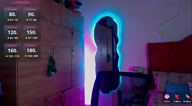 Snapshot of laurabeck chatting on 01.13.25 laurabeck online show from 01.13.25