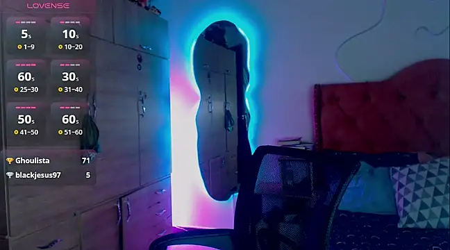 Snapshot of laurabeck chatting on 01.14.25 laurabeck online show from 01.14.25