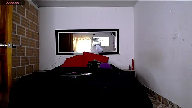 Snapshot of Julieta_Rodriguez chatting on 05.24.26 Julieta Rodriguez online show from 05.24.26