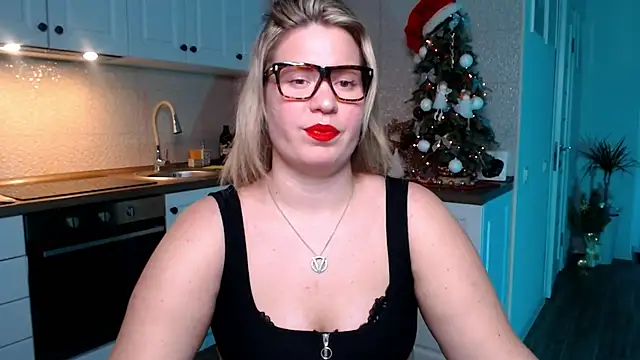 Snapshot of HotTiffani chatting on 01.15.25 HotTiffani online show from 01.15.25