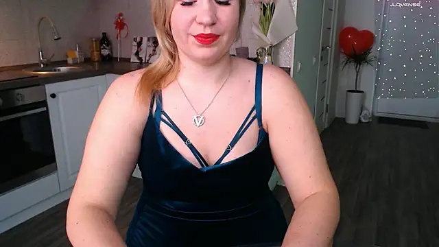 Snapshot of HotTiffani chatting on 02.19.25 HotTiffani online show from 02.19.25