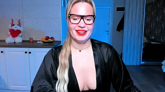 HotTiffani online show from 11.17.25