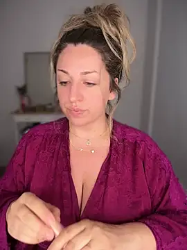 Snapshot of miamellycious chatting on 07.18.26 miamellycious online show from 07.18.26