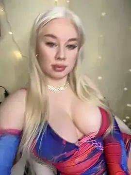 Snapshot of LaraHollywood chatting on 02.26.25 LaraHollywood online show from 02.26.25