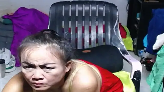 Snapshot of 1CuteAndSexy69 chatting on 10.23.25 1CuteAndSexy69 online show from 10.23.25