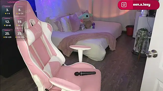 Snapshot of queenxlexy chatting on 06.12.26 queenxlexy online show from 06.12.26