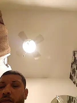 Snapshot of tropikboy chatting on 11.04.25 tropikboy online show from 11.04.25