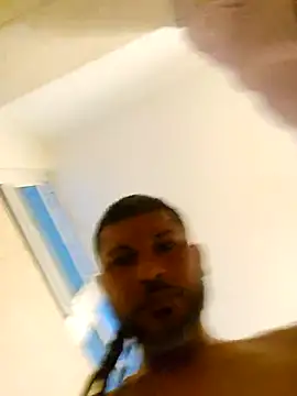 Snapshot of tropikboy chatting on 11.12.25 tropikboy online show from 11.12.25