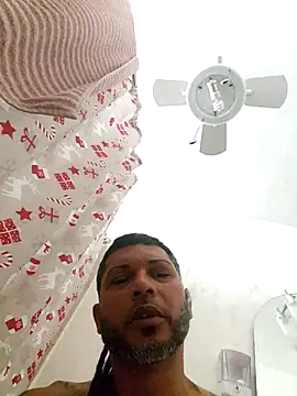 Snapshot of tropikboy chatting on 11.19.25 tropikboy online show from 11.19.25