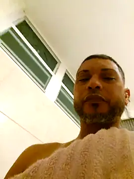 Snapshot of tropikboy chatting on 11.27.25 tropikboy online show from 11.27.25