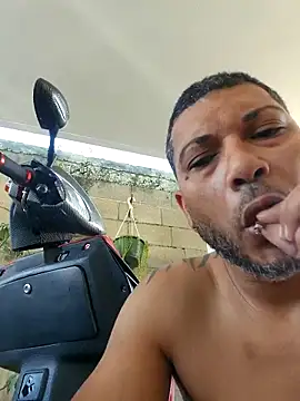 Snapshot of tropikboy chatting on 11.29.25 tropikboy online show from 11.29.25