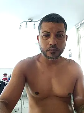 Snapshot of tropikboy chatting on 12.19.25 tropikboy online show from 12.19.25