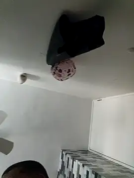 Snapshot of tropikboy chatting on 12.21.25 tropikboy online show from 12.21.25