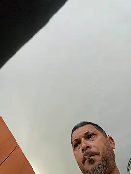 Snapshot of tropikboy chatting on 01.11.26 tropikboy online show from 01.11.26