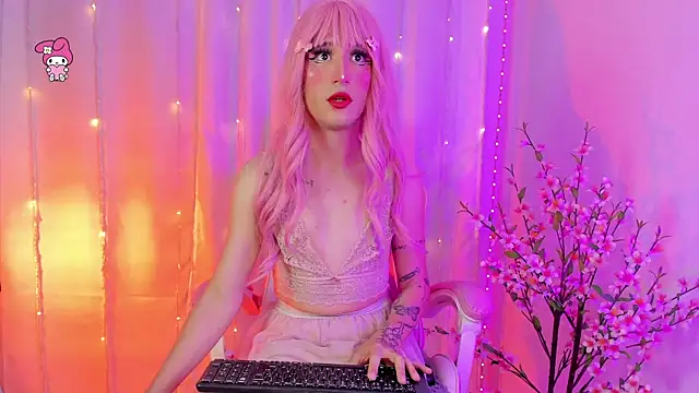 Snapshot of rosseblondee chatting on 06.17.26 rosseblondee online show from 06.17.26