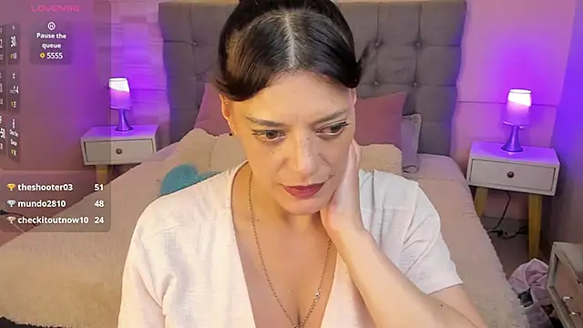 Snapshot of _Abril_W chatting on 01.26.25  Abril W online show from 01.26.25