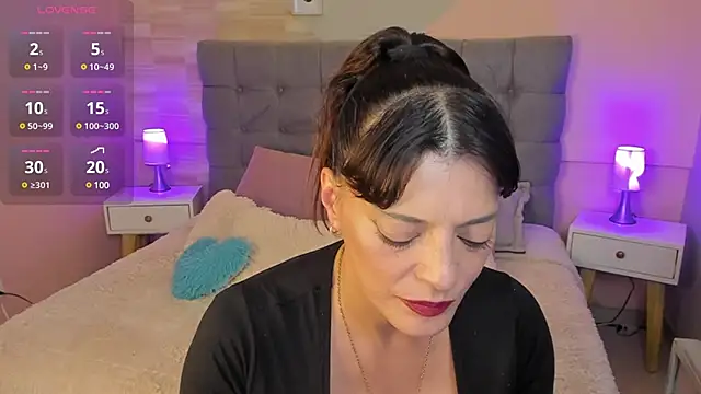 Snapshot of _Abril_W chatting on 02.07.25  Abril W online show from 02.07.25