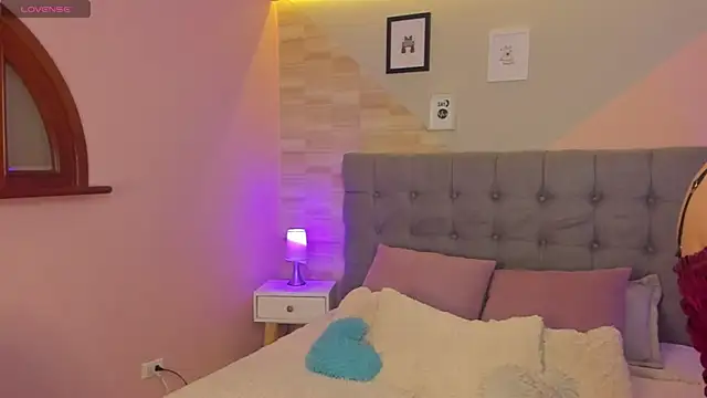 Snapshot of _Abril_W chatting on 02.13.25  Abril W online show from 02.13.25