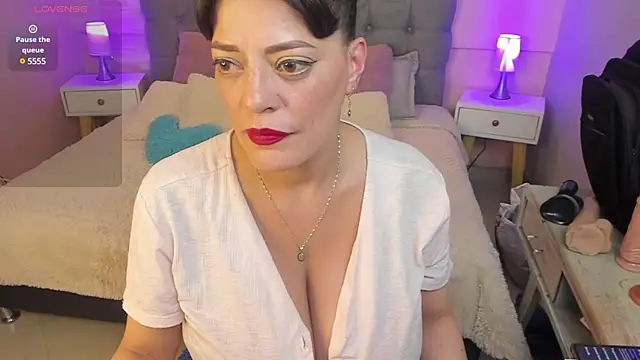 Snapshot of _Abril_W chatting on 02.21.25  Abril W online show from 02.21.25