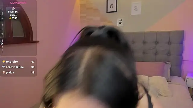 Snapshot of _Abril_W chatting on 02.23.25  Abril W online show from 02.23.25