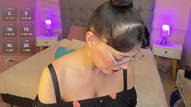 Snapshot of _Abril_W chatting on 03.05.25  Abril W online show from 03.05.25