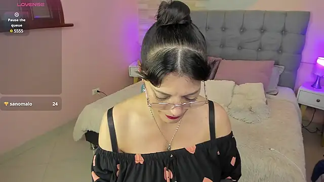 Snapshot of _Abril_W chatting on 03.06.25  Abril W online show from 03.06.25