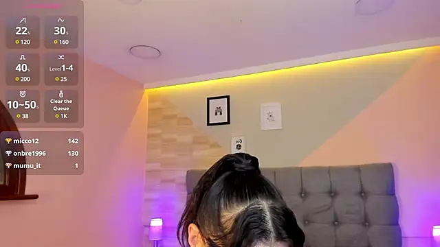 Snapshot of _Abril_W chatting on 03.18.25  Abril W online show from 03.18.25