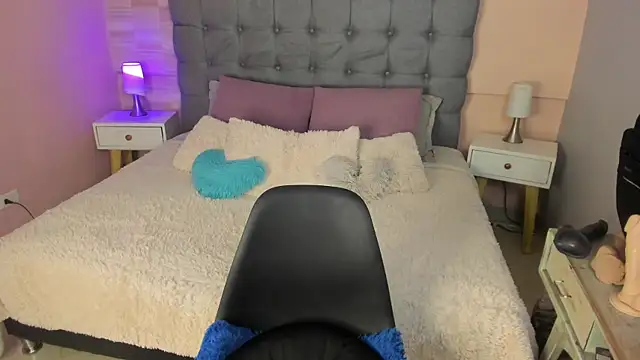 Snapshot of _Abril_W chatting on 10.02.25  Abril W online show from 10.02.25