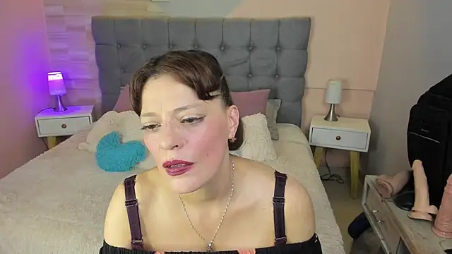 Snapshot of _Abril_W chatting on 10.24.25  Abril W online show from 10.24.25