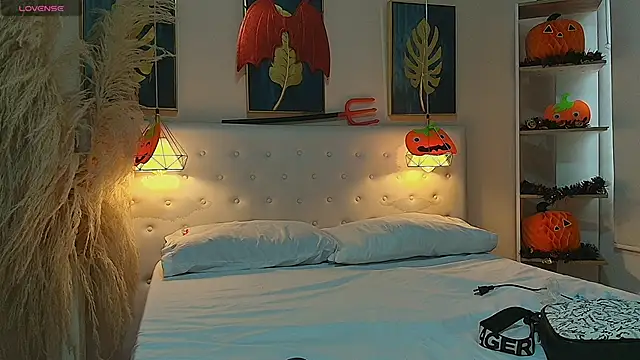 valerie lya online show from 10.16.25