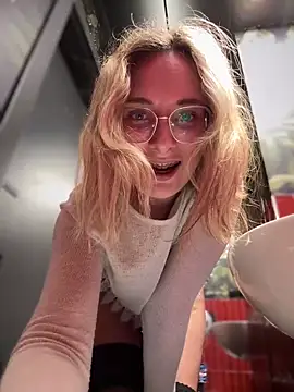 The Snowwhitee online show from 02.03.25