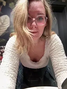 The Snowwhitee online show from 03.15.25