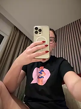 The Snowwhitee online show from 10.12.25