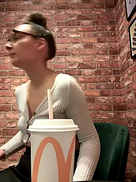 The Snowwhitee online show from 01.06.26