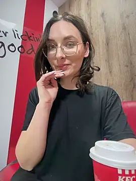 The Snowwhitee online show from 04.10.26