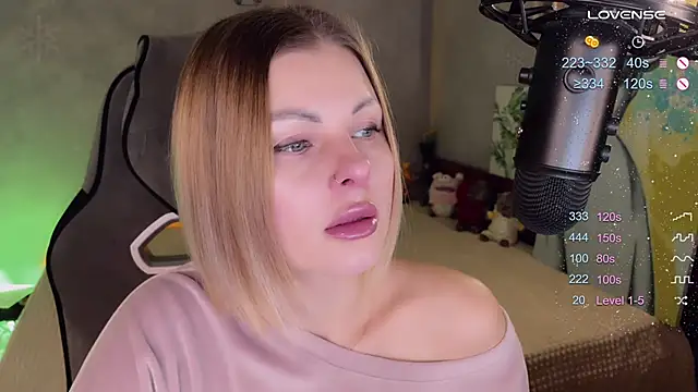 Snapshot of Your_Sweet_Lilu chatting on 12.17.24 Your Sweet Lilu online show from 12.17.24