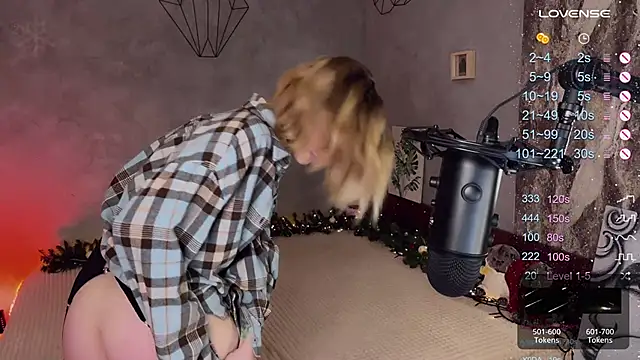 Snapshot of Your_Sweet_Lilu chatting on 12.24.24 Your Sweet Lilu online show from 12.24.24