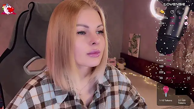 Snapshot of Your_Sweet_Lilu chatting on 03.22.25 Your Sweet Lilu online show from 03.22.25