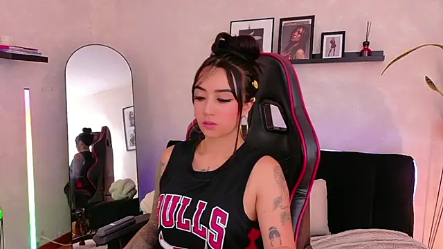 EmmyEvans1 online show from 04.03.26