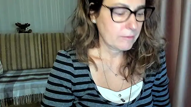 lauraoven online show from 10.26.25