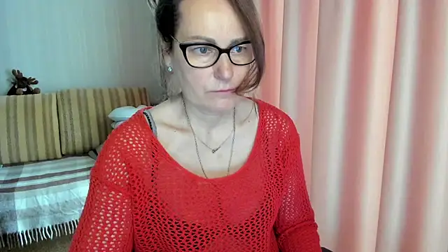 Snapshot of lauraoven chatting on 05.01.26 lauraoven online show from 05.01.26