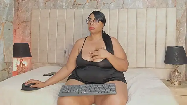 Snapshot of AranzaLatinBlacks chatting on 02.21.25 AranzaLatinBlacks online show from 02.21.25