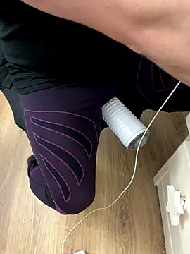 Snapshot of Mindnorthcam2 chatting on 11.30.25 Mindnorthcam2 online show from 11.30.25