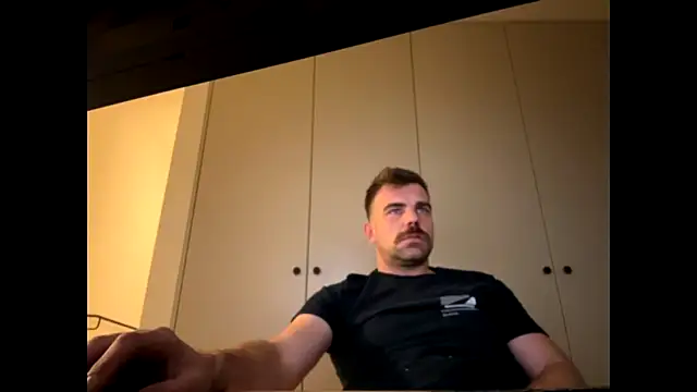 Snapshot of mrbigballs chatting on 10.29.25 mrbigballs online show from 10.29.25