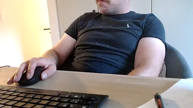 Snapshot of mrbigballs chatting on 07.05.26 mrbigballs online show from 07.05.26