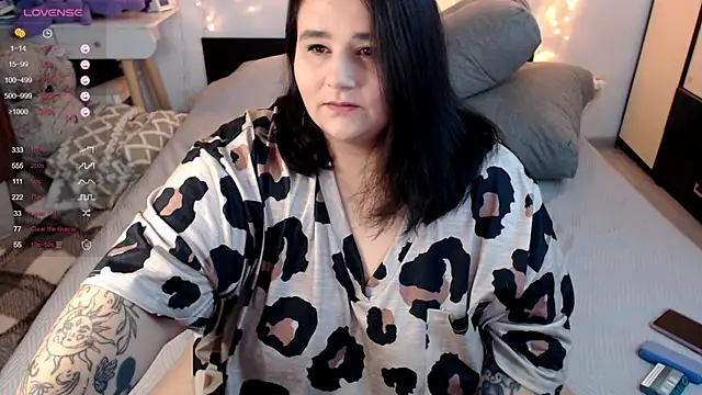 naughtykiss online show from 10.25.25