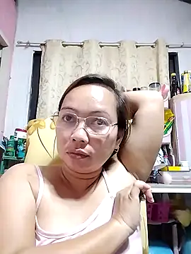 Snapshot of asianwet4u chatting on 02.04.25 asianwet4u online show from 02.04.25