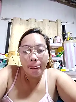 Snapshot of asianwet4u chatting on 02.05.25 asianwet4u online show from 02.05.25